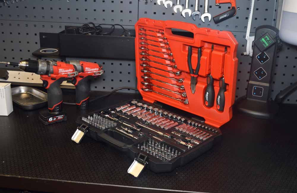 Socket Set 122 Pc Master Tool Set Sockets Deep and Standard BOXO